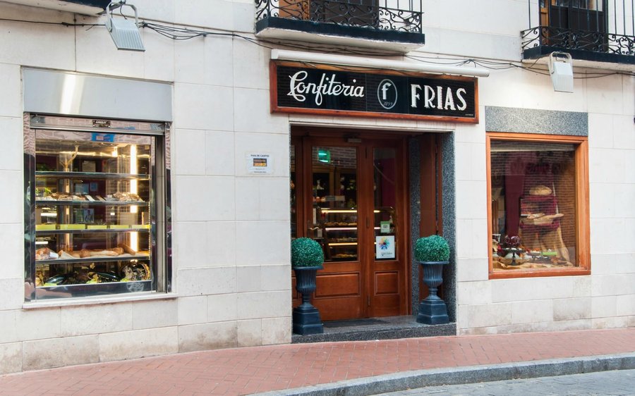 Fachada de Pastelería Frías