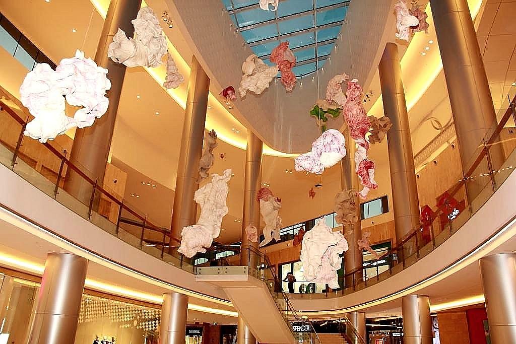 تسوق ومطاعم في المساء