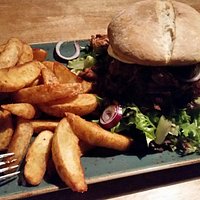 Pulled Pork Burger + darker Lager beer