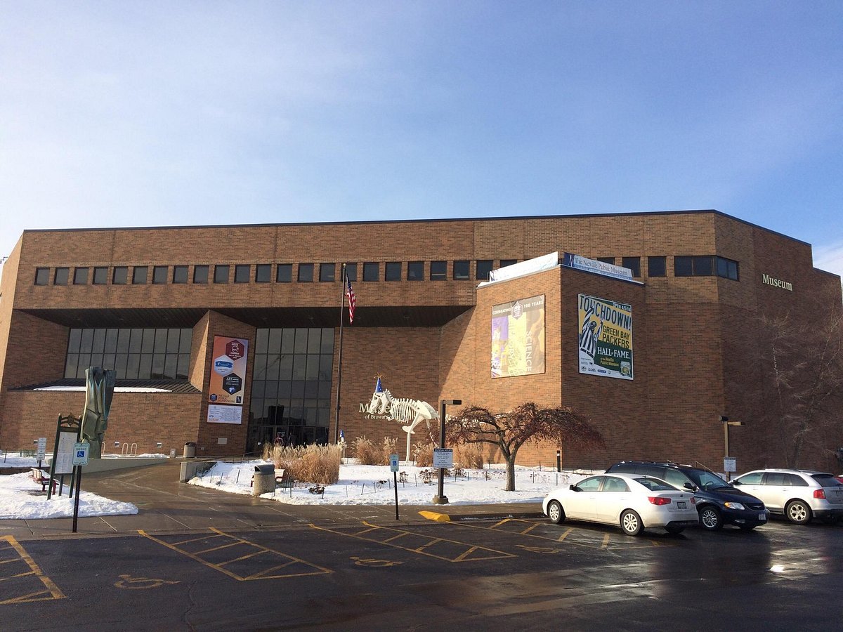 Renovated Green Bay Packers Hall of Fame opens to the public