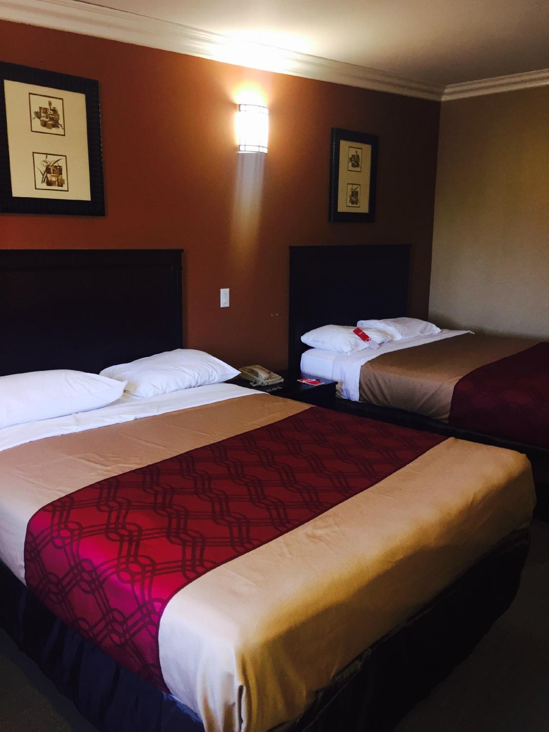 Baymont By Wyndham Ontario Rooms Pictures Reviews Tripadvisor   Econo Lodge 