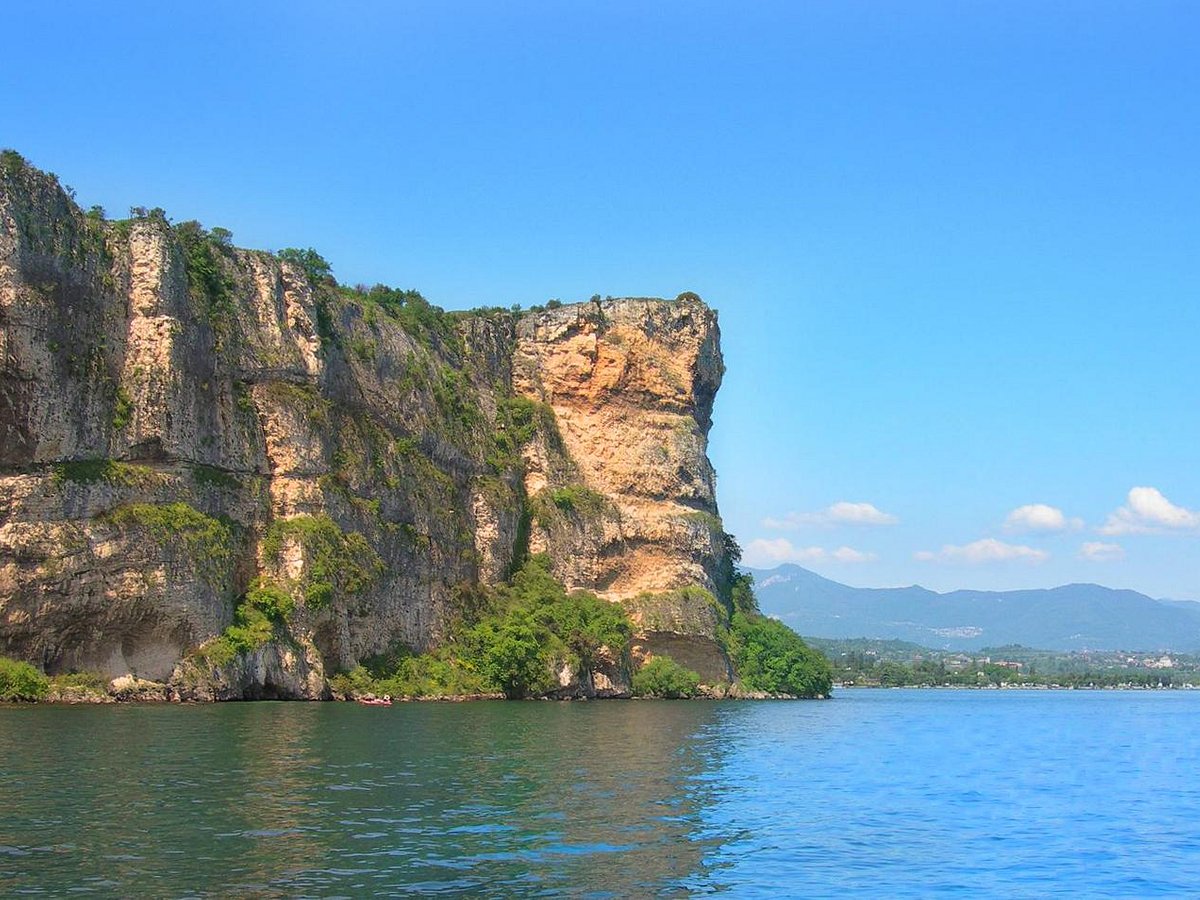 Fuochi d'Artificio Lago di Garda 2023: Tour in Barca - Bertoldi Boats