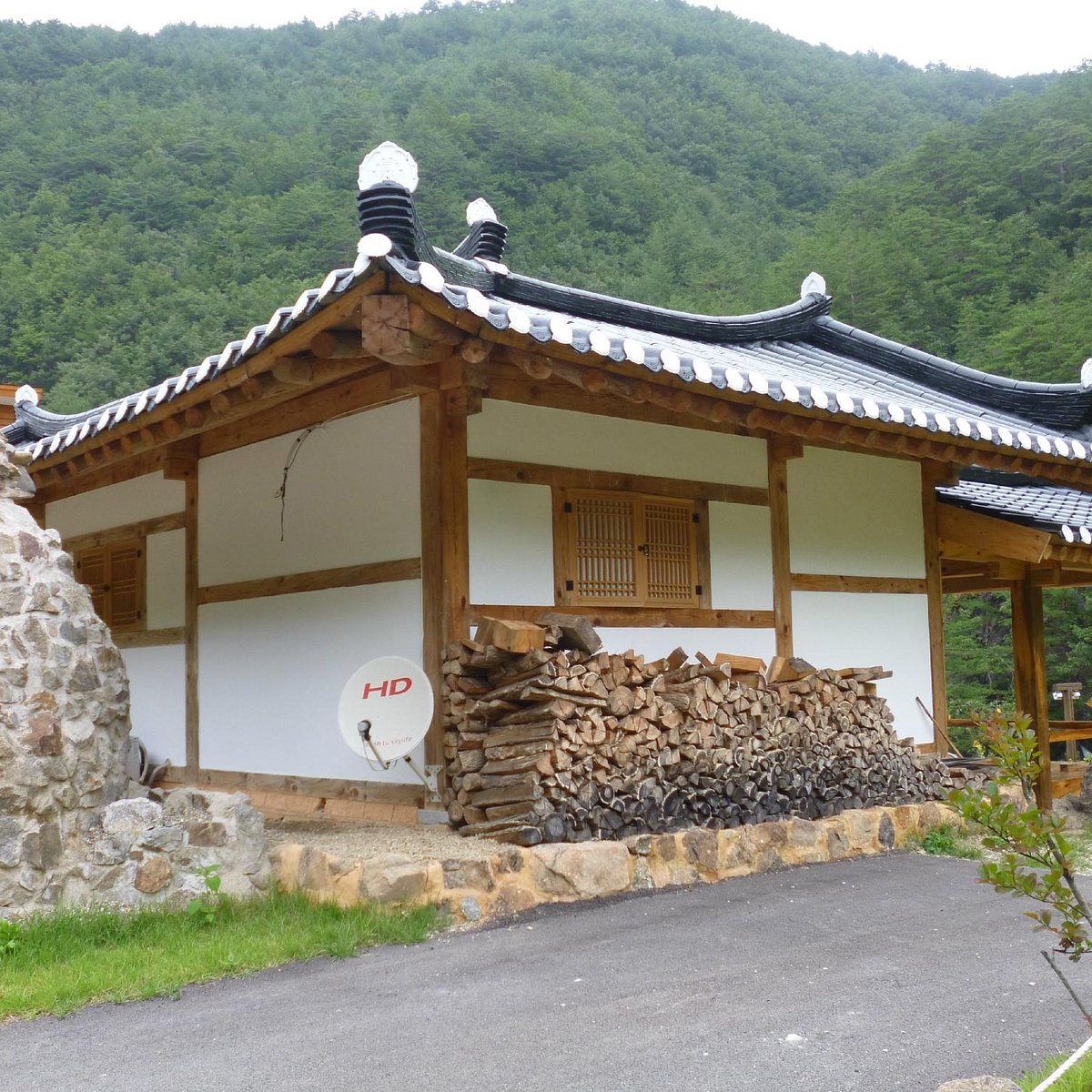 Valley village. Samcheok Корея. Храм Хэсиндан Самчхок Корея. Корейская Долина. Канвондо деревня.