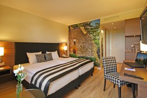 Room & Suite