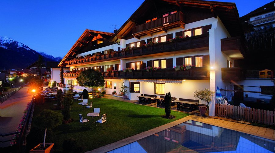 Hotel Walder am Abend