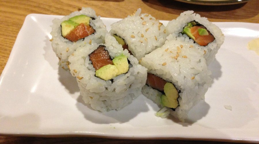 Sake and avocado roll