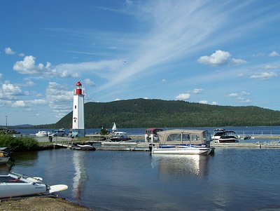 Lac Pohénégamook - Aire de baignade Centre plein air - Picture of Richard's  Condotel, Pohenegamook - Tripadvisor