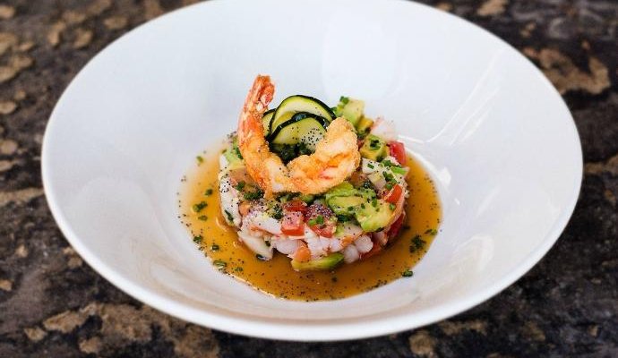 Timbal de mariscos Nikkei