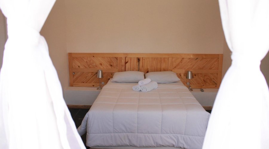 Suites com Ar condicionado, ventilador, TV e frigobar