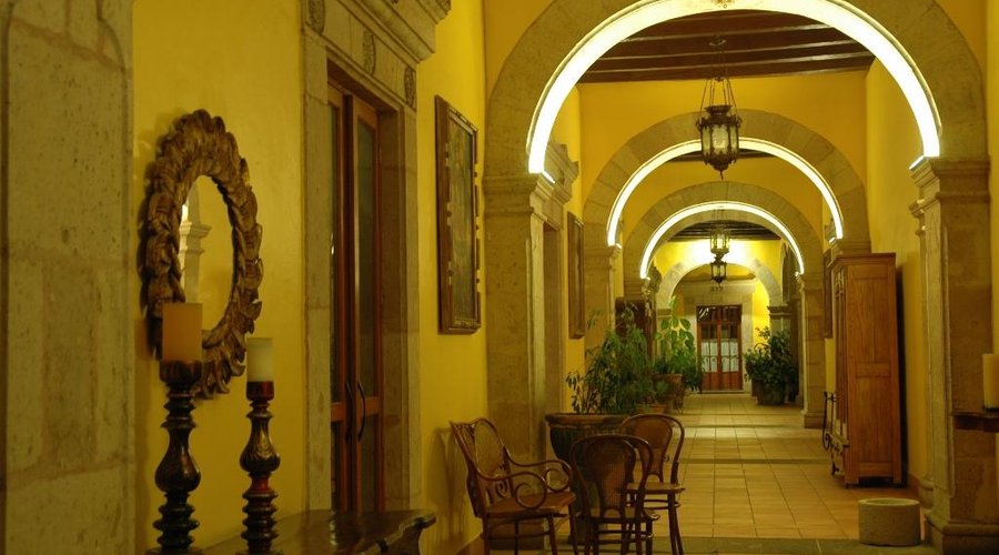 Pasillos  de habitaciones y suites