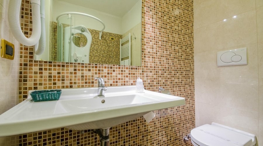 Bagno camera albergo