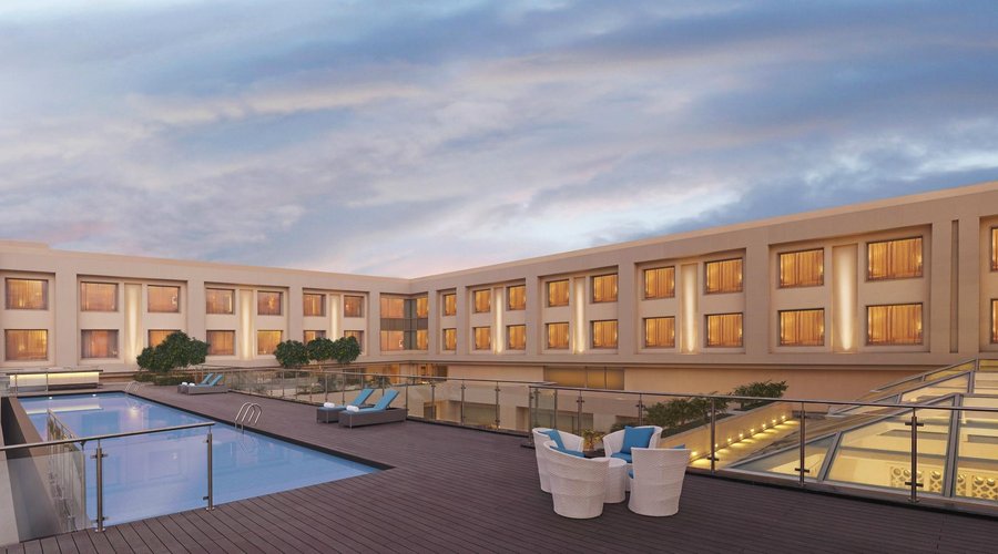 Outdoor Infinity Pool View of Taj Mahal