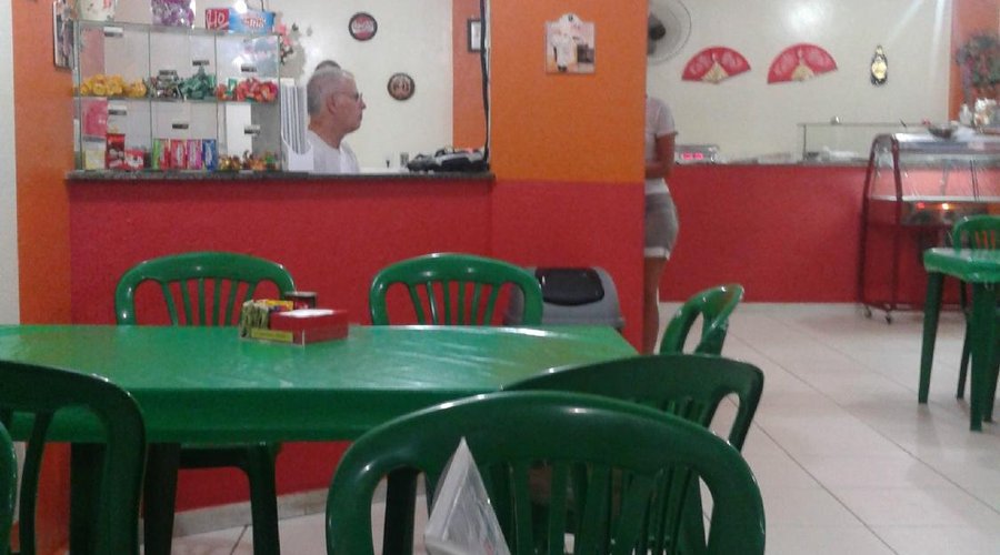 Vista de uma parte do interior da pizzaria