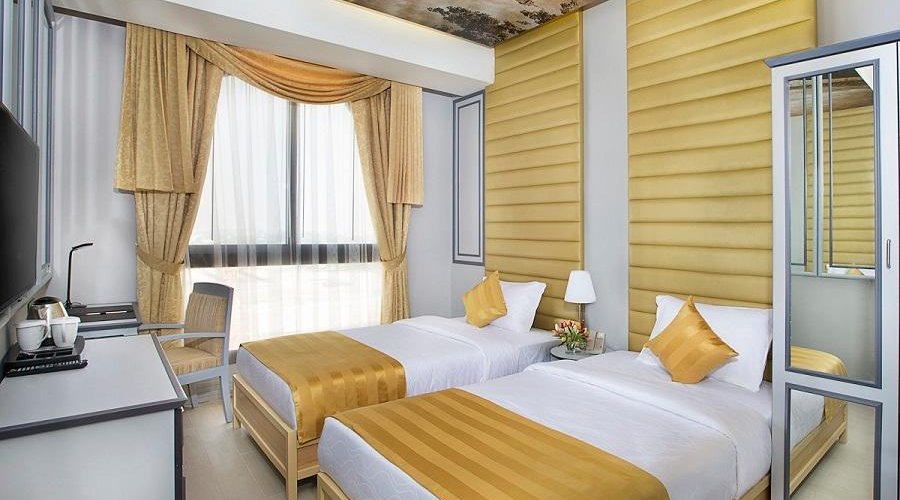 Experience Paris Room