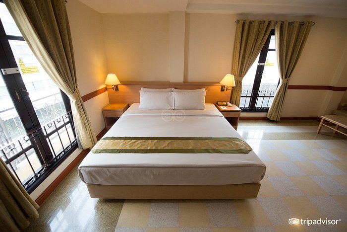 The Deluxe Double Room at the Ecotel Bangkok