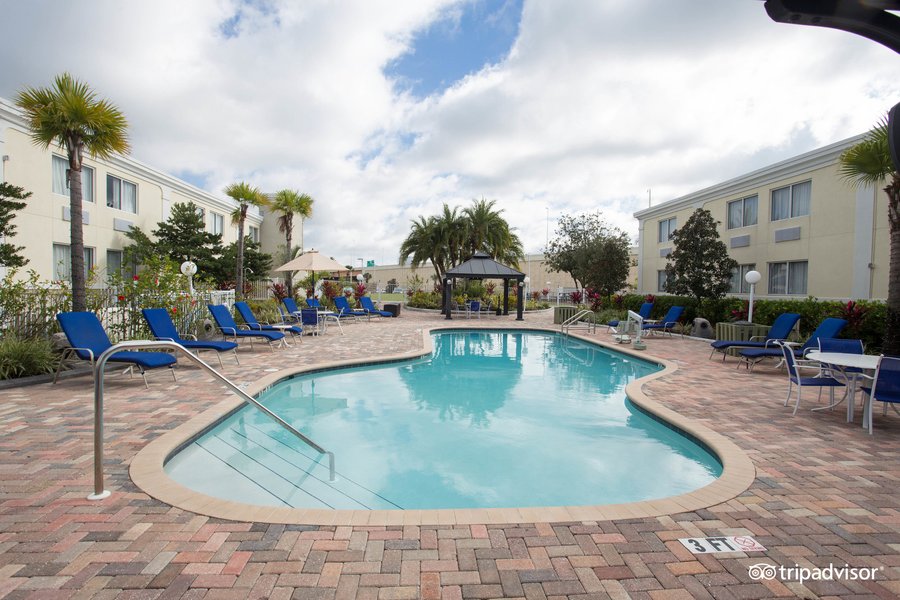 QUALITY INN & SUITES NEAR FAIRGROUNDS YBOR CITY 76 (̶1̶1̶7̶