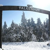 Eingang zum Falkenhof auf dem Großen Feldberg