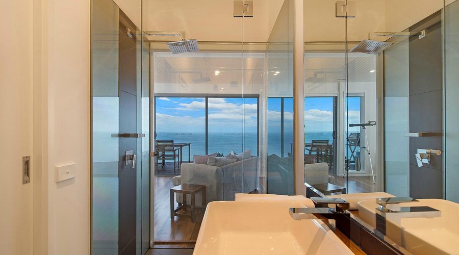 Top Lodge bathroom