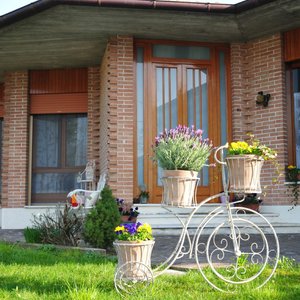 il B&B è situato ad un km dal centro in una zona tranquilla vicina ad impianti sportivi (piscina