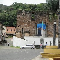 Vista da Igreja e de parte da praça