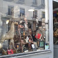Vitrine curieuse