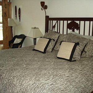 Safari, one of five king/quenn bedrooms, en suite bahtrooms
