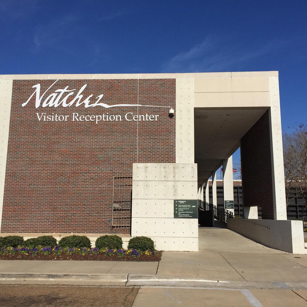 natchez tourism office