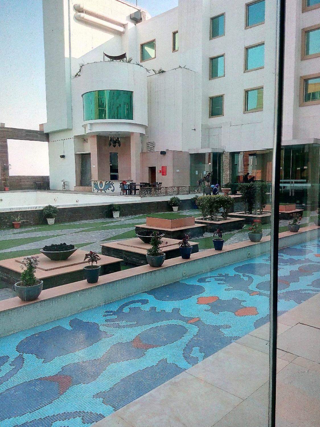 Radisson Blu Hotel MBD Ludhiana Pool Pictures & Reviews - Tripadvisor