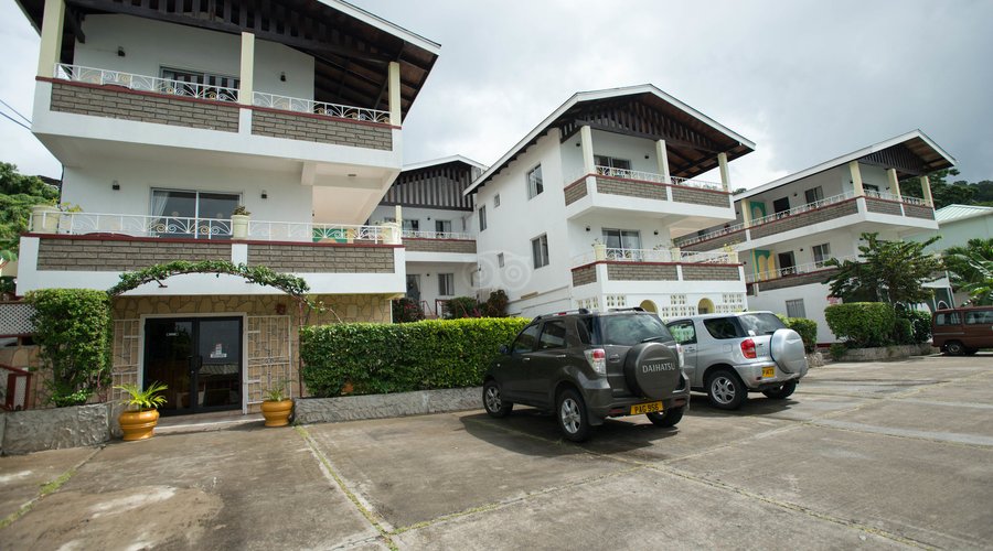 Parking at the Gem Holiday Beach Resort