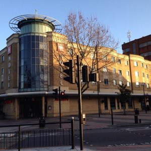 Confortevole, pulito, comodo. Vicino alla stazione metro e pullman di Stratford, basta solo attr
