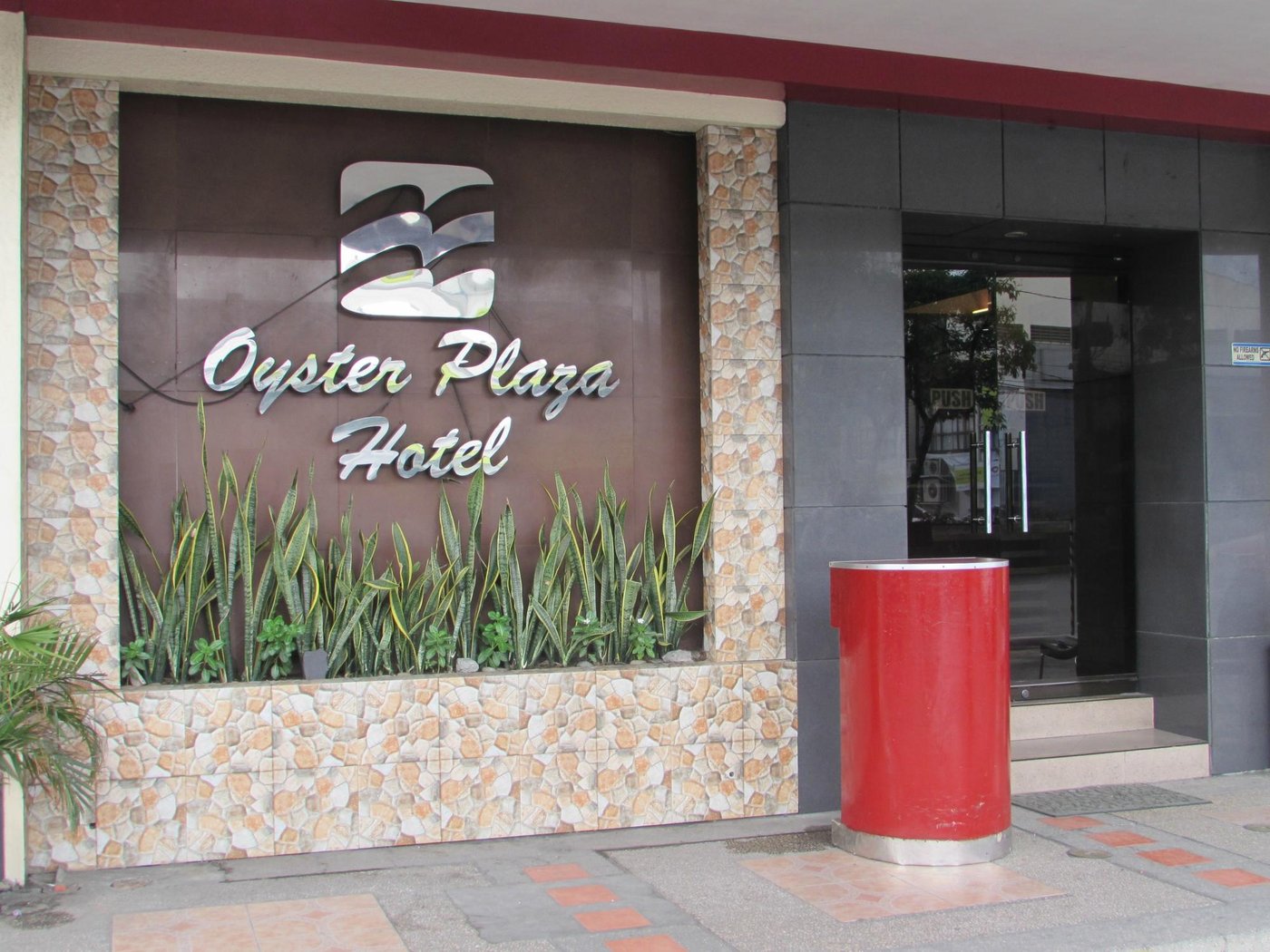 oyster plaza hotel manila philippines