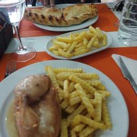 Medio pollo asado y Calzone