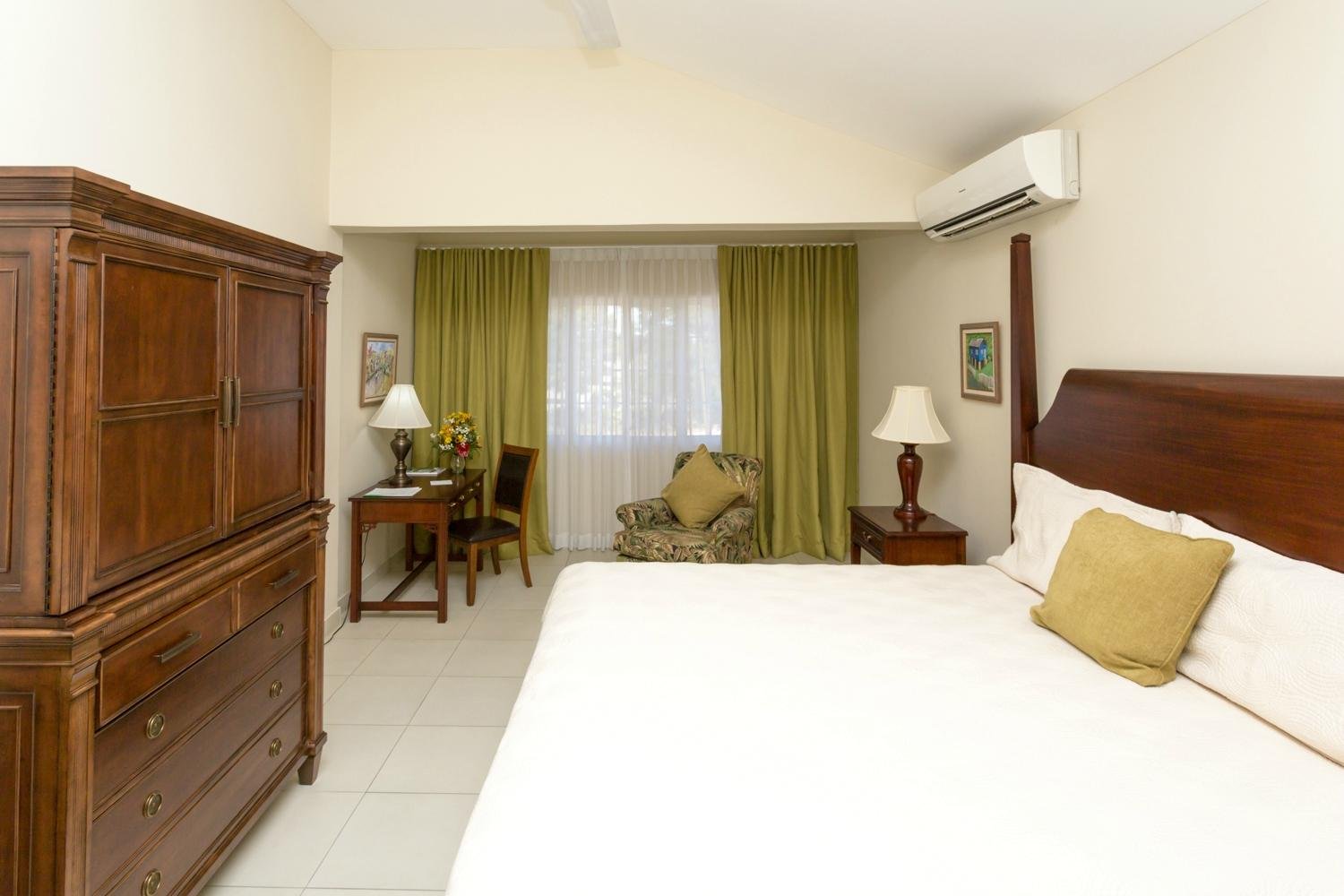 The Liguanea Club by null