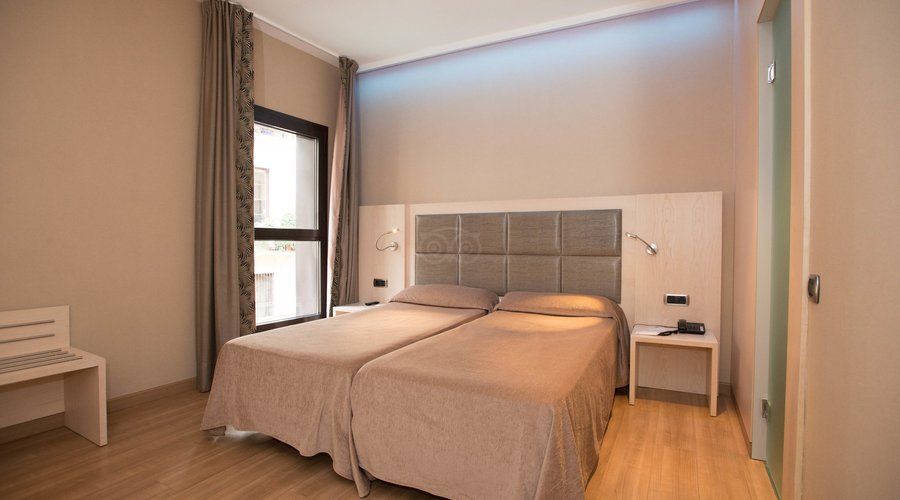 The Twin Room at the Hotel Barcelona House