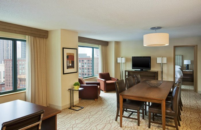 Sheraton Grand Chicago Riverwalk Rooms: Pictures & Reviews - Tripadvisor