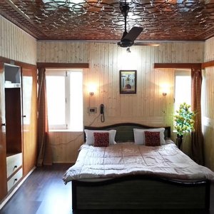 premium wooden rooms