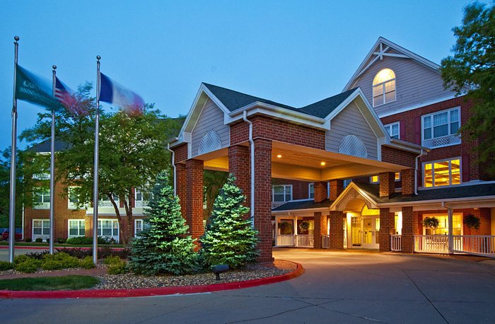 West Des Moines Hotels near Clive, Iowa