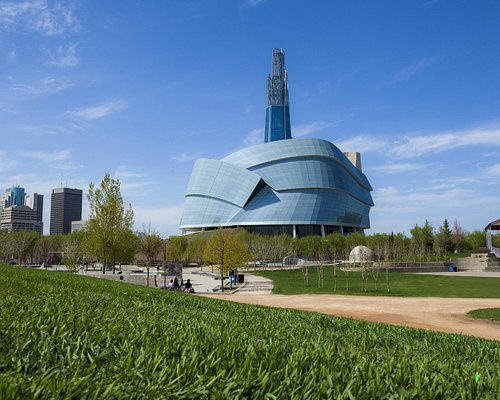 what are some places to visit in manitoba