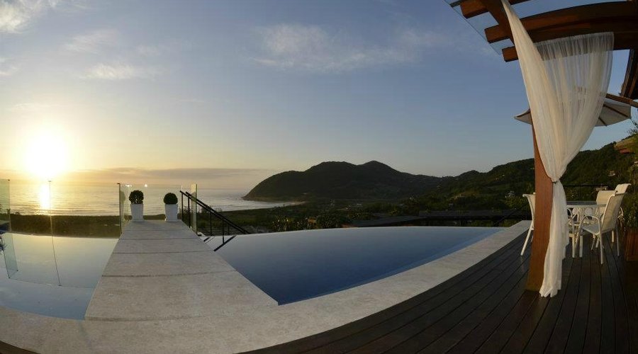 Cenário deslumbrante da piscina