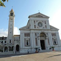 La facciata del Santuario