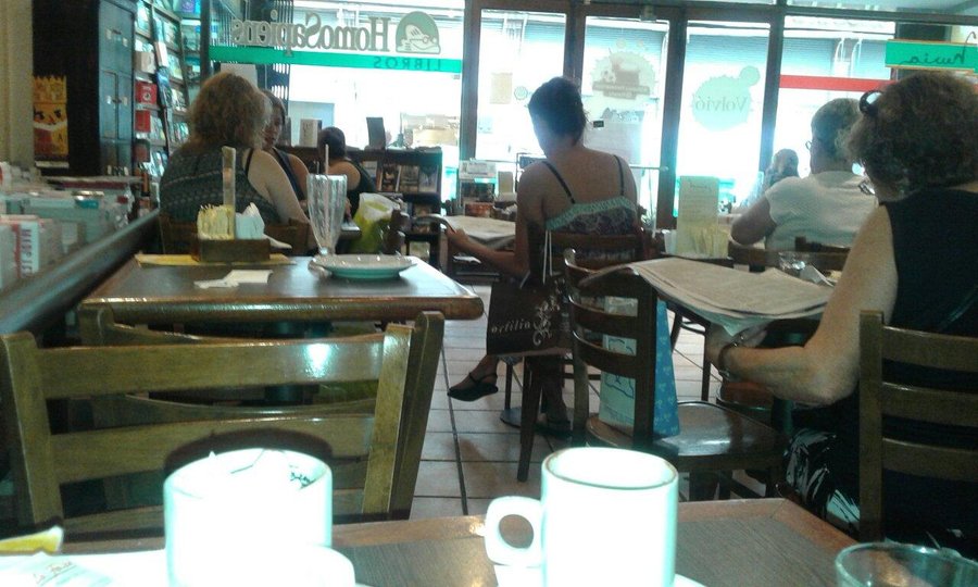 Buen café y unas de las mejores medialunas de Rosario. ..