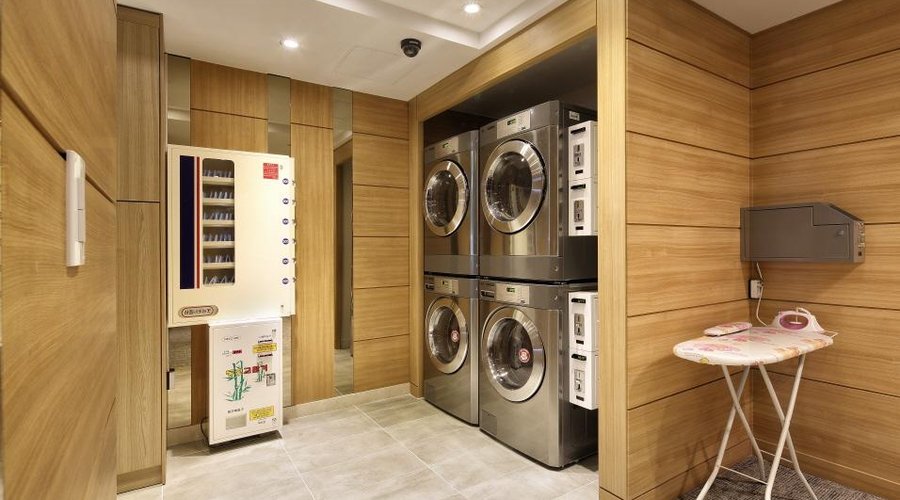 Coin laundry