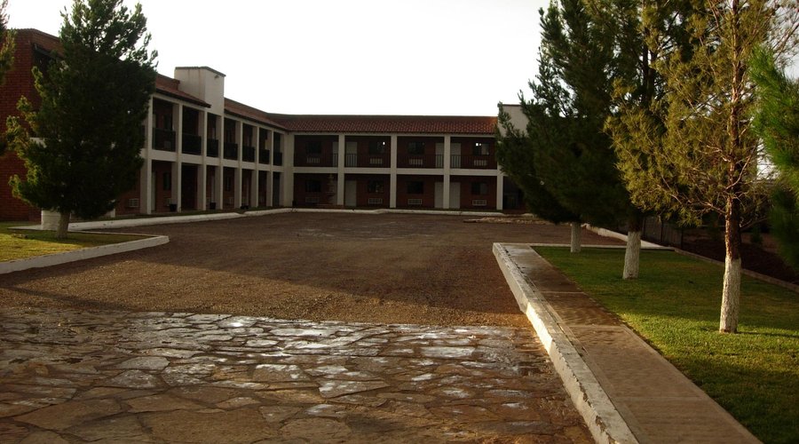 Vista Edificios Norte y Poniente y Estacionamiento
