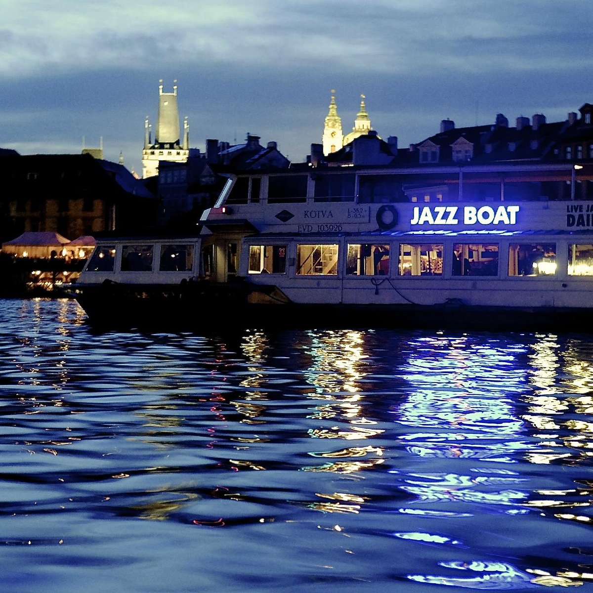 jazz boat cruise prague
