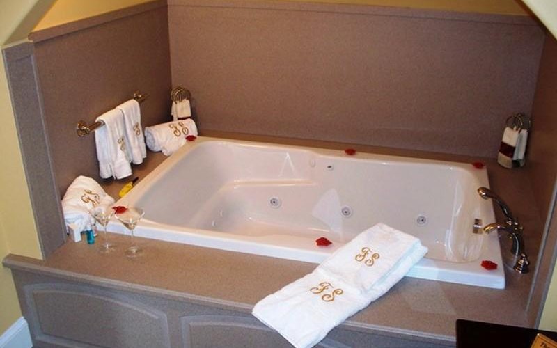 Chocolate & Roses Guest Room
