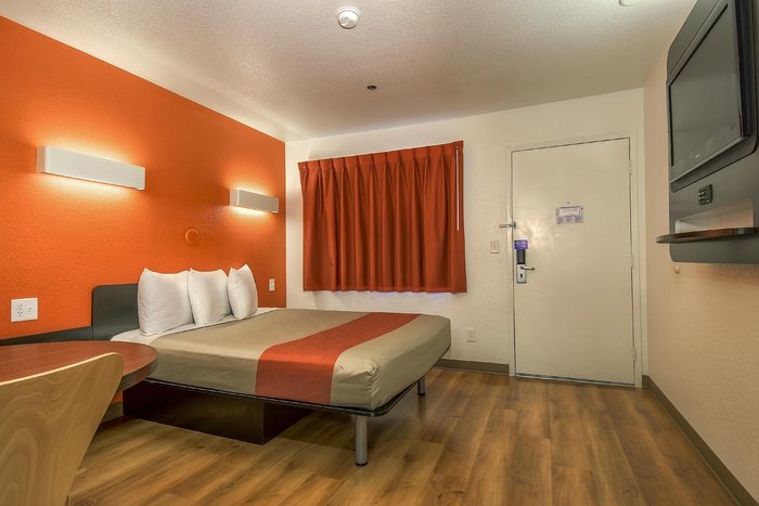 Motel 6 Carlsbad Beach Parking: Pictures & Reviews - Tripadvisor