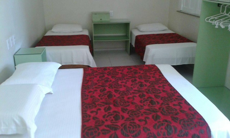 Suíte quádruplo ( cama casal + 2 camas solteiro )