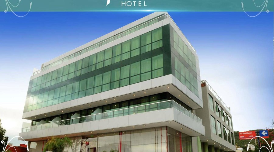 Fachada frente Hotel