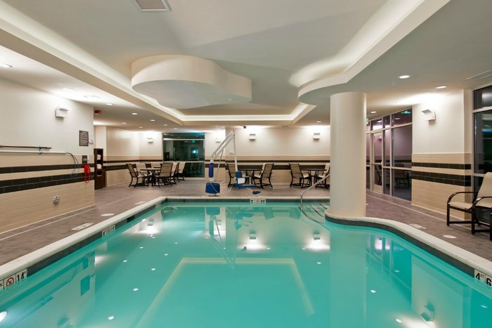 Hampton Inn & Suites Bellevue Downtown-Seattle Pool: Pictures & Reviews ...