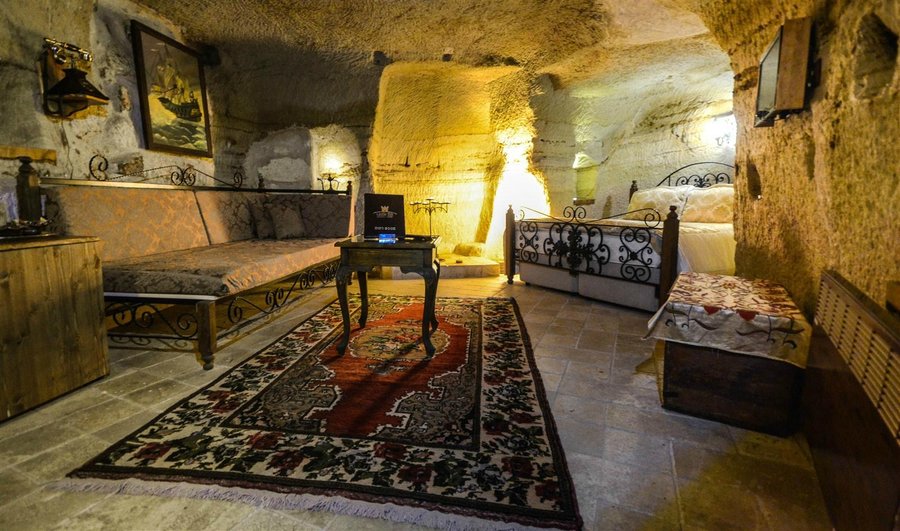 room 33 cave deluxe